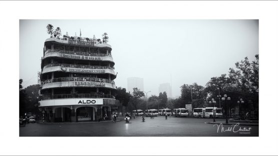 Hanoï Street photography :Near Hoan Kiem Lake