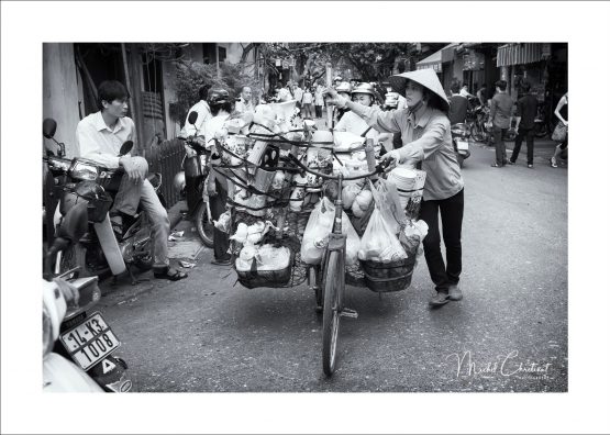 Street sellers in Hanoï