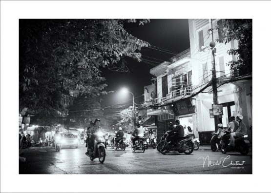 Street ambiance at night in Hanoï