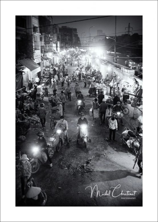 Night fruit market in Hanoï