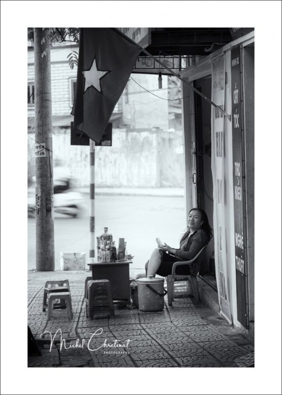 Sidewalk stand in Hanoï