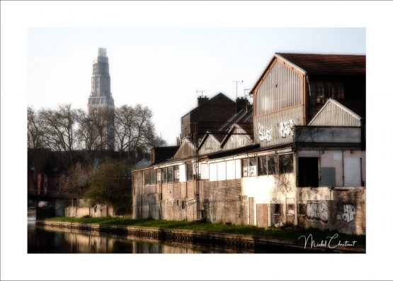 La Picardie en Images: Amiens :-Tour Perret depuis Parc Saint Pierre