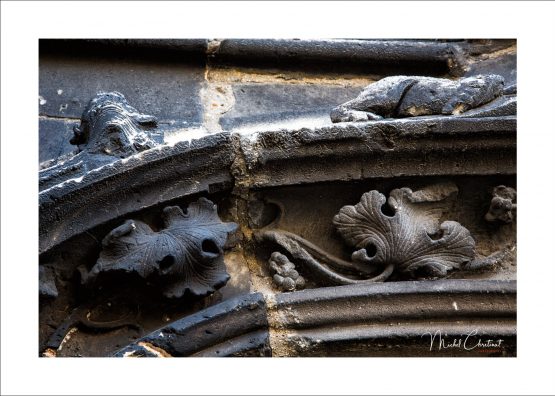 La Picardie en Images : photo de detail , bas relief de l'eglise saint pierre à Senlis