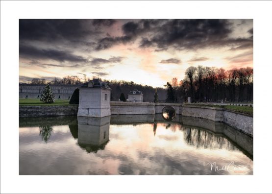 La Picardie en Images : Photo des douves du chateau de Chantilly au lever du soleil