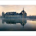 La Picardie en Images : Photo du château de Chantilly dans la brume matinale