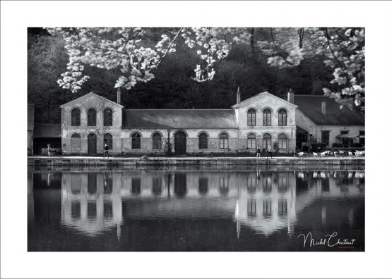 La Picardie en Images: les Etangs de Commelles - Photo des dépendances du château de la Reine Blanche à l'extrémité de l'étang des loges