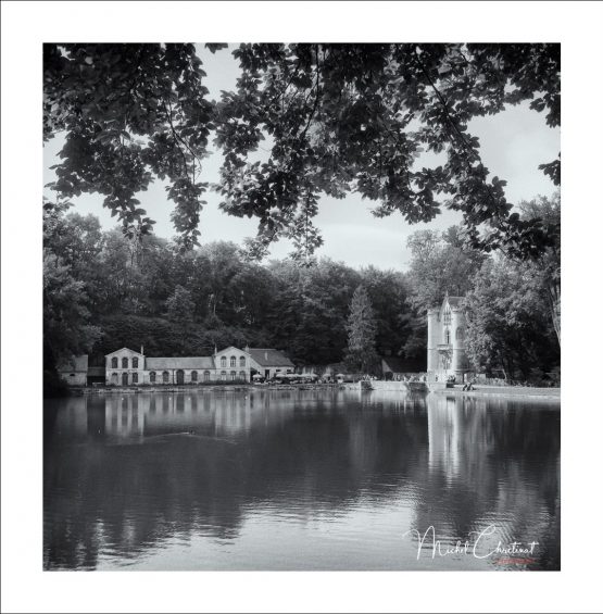 La Picardie en Images: les Etangs de Commelles - Photo du Château de la Reine Blanche à l'extremité de l'étang des loges