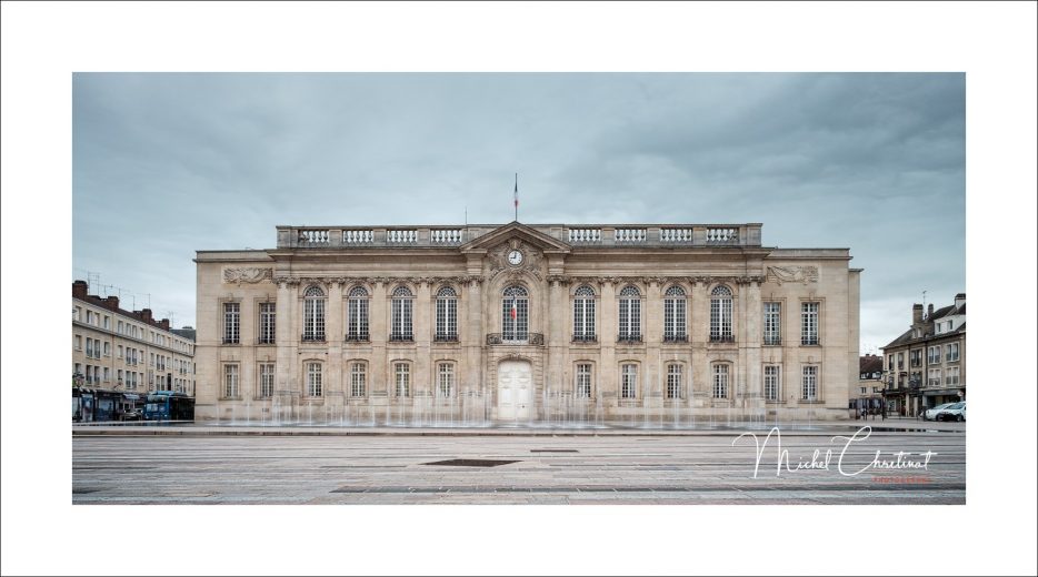Photo   de l'Hôtel de ville  , place Jeanne Hachette à Beauvais